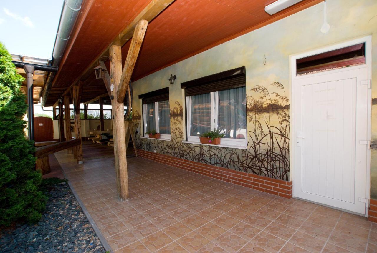 Penzion Kometa Pasohlávky Exterior foto