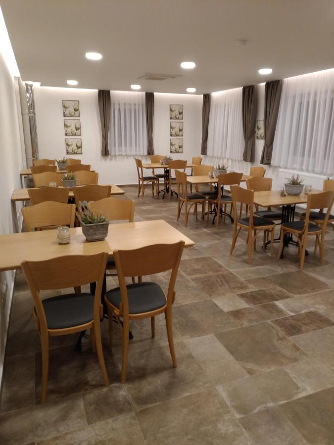 Penzion Kometa Pasohlávky Exterior foto